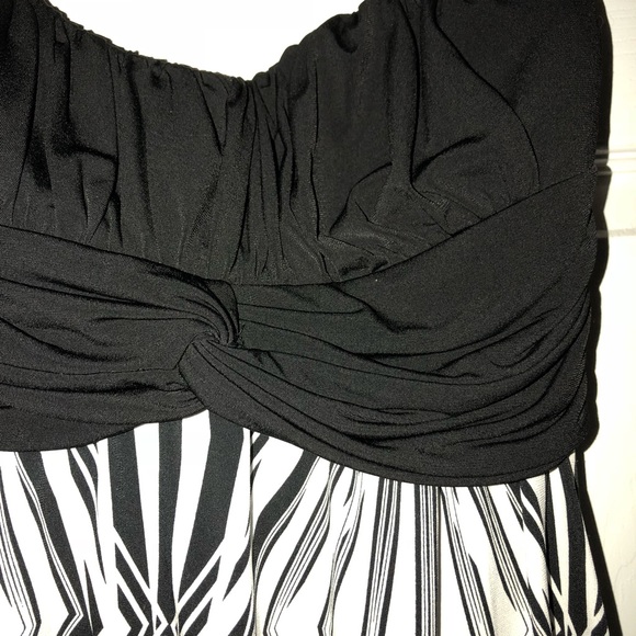 Black dress, above the knee - Picture 3 of 4